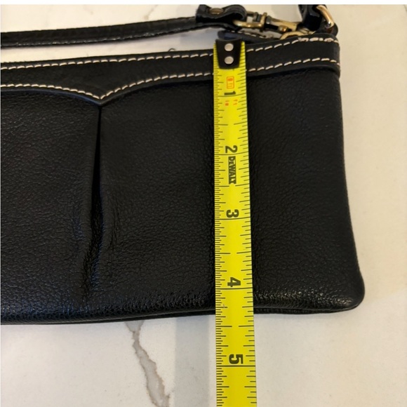 Dooney & Bourke Black Calf Leather Convertible Pleated Wristlet  Two Way Strap - Picture 10 of 15